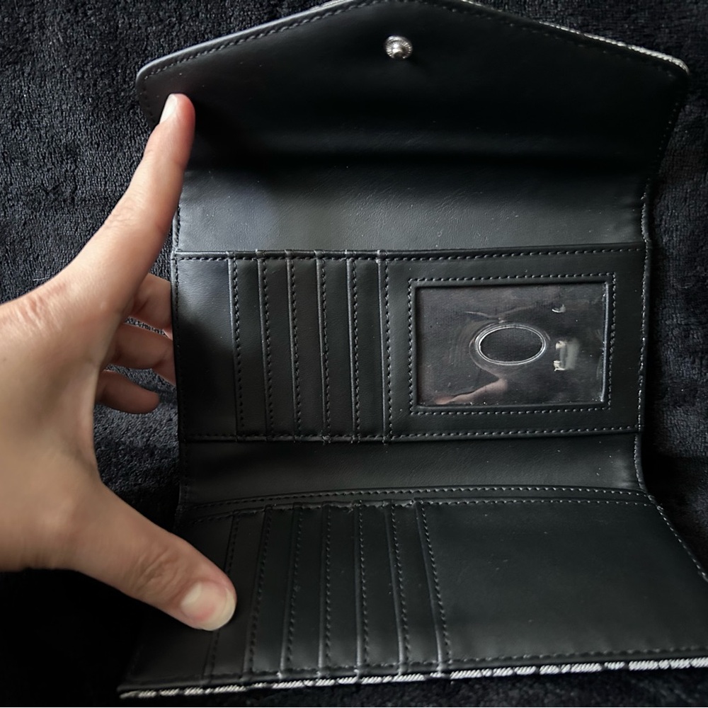 GUESS Gray & Black Monogram Envelope Wallet - Picture 4 of 4